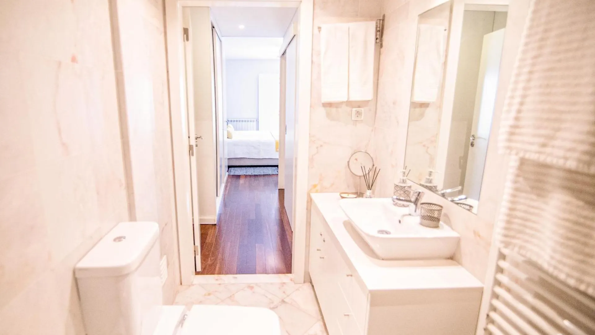 The Bonsai Apartment - Glamorous Chiado Lisboa