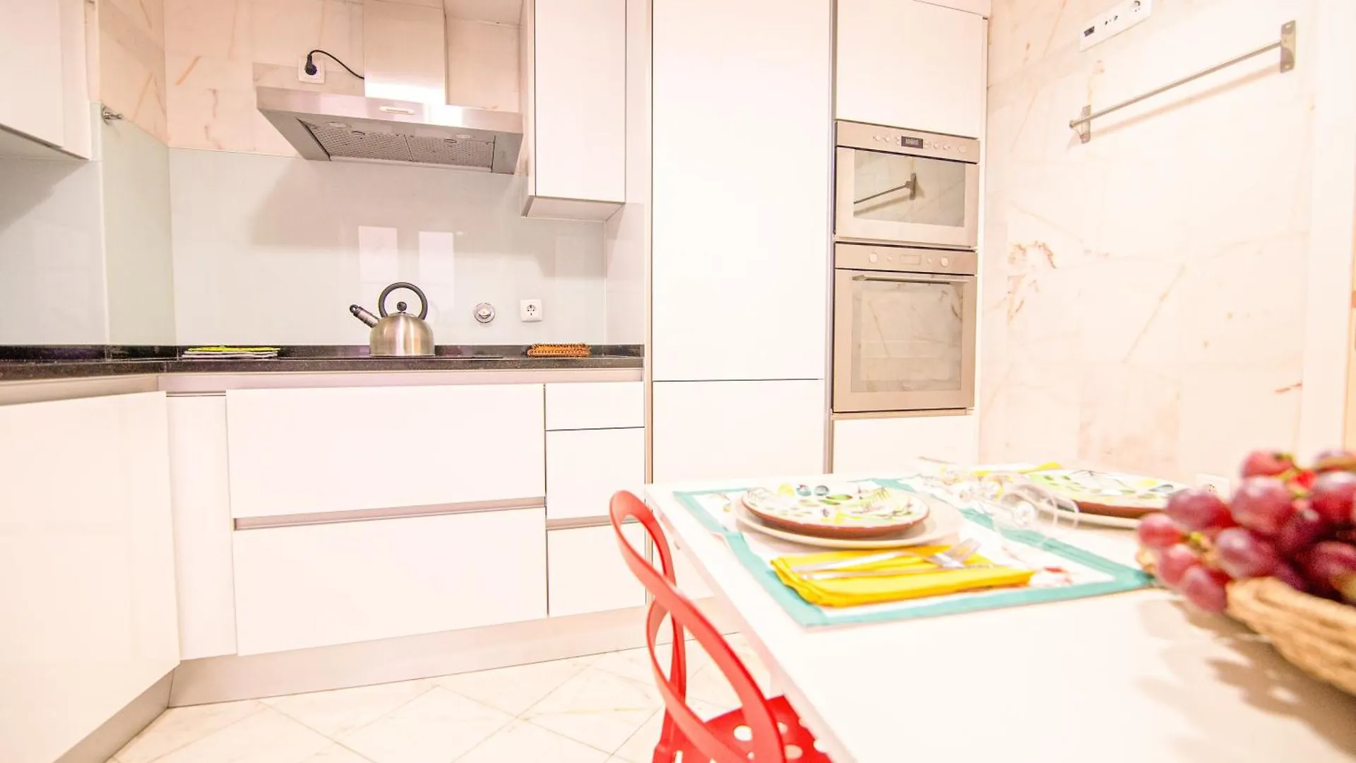 The Bonsai Apartment - Glamorous Chiado Лиссабон Португалия