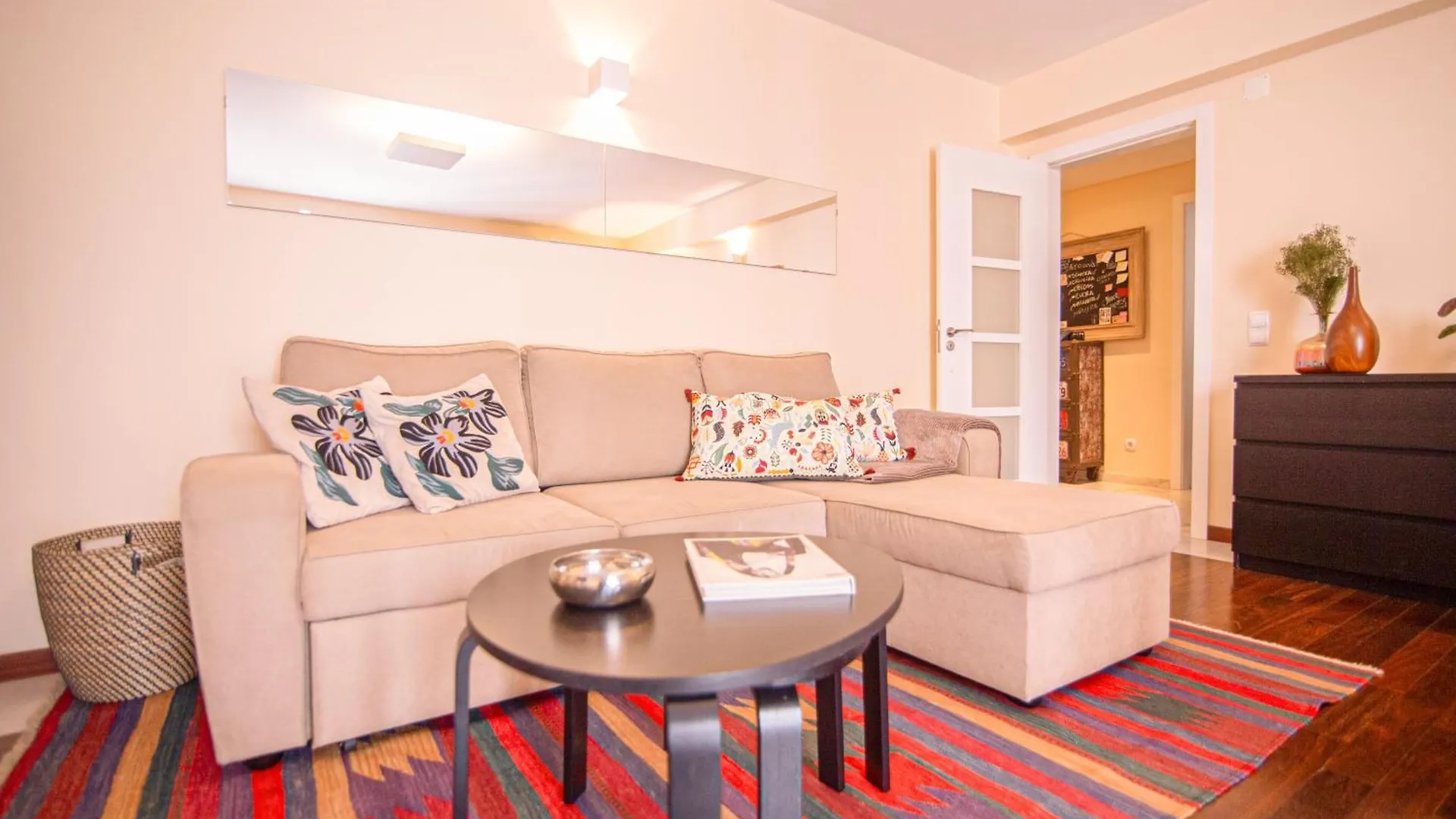 The Bonsai Apartment - Glamorous Chiado Лиссабон Португалия