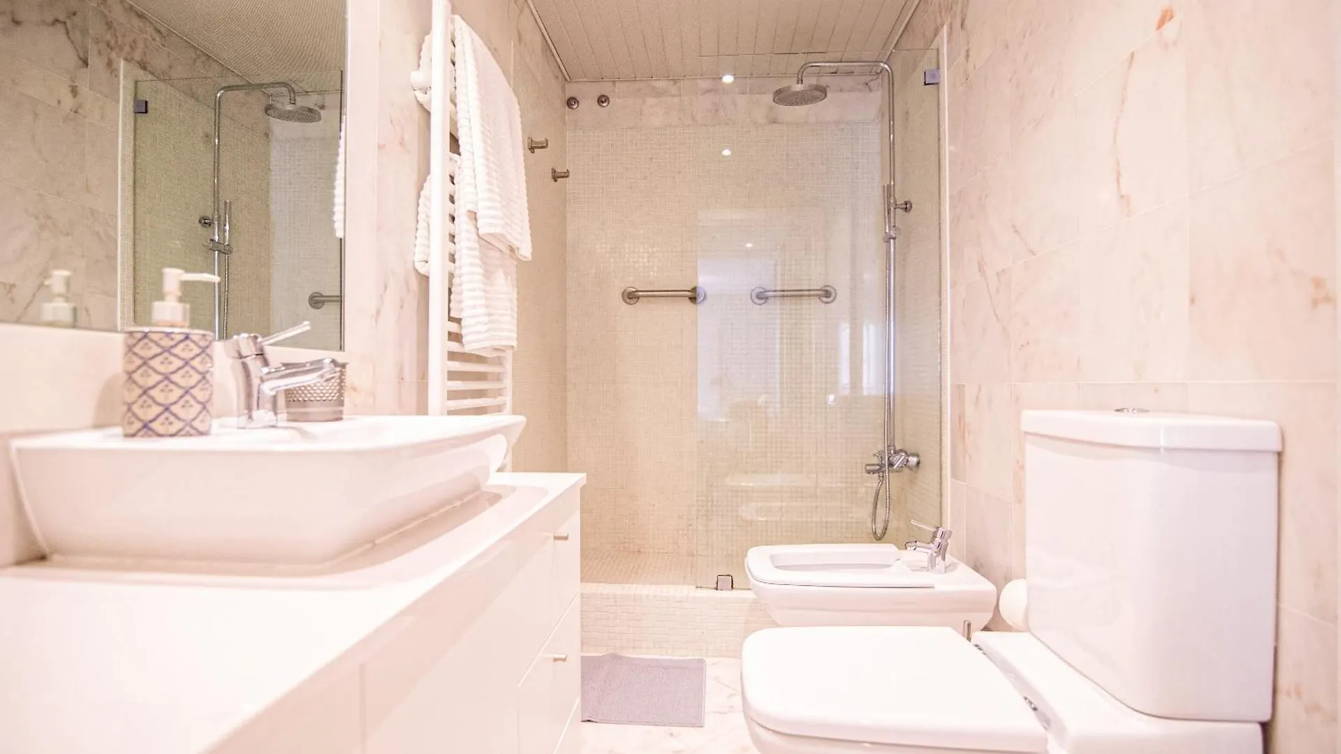 The Bonsai Apartment - Glamorous Chiado Лиссабон